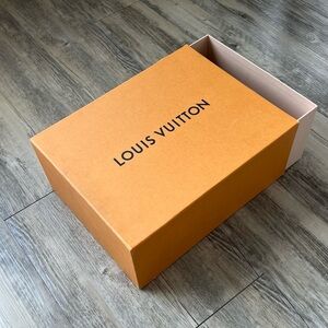 ❌SOLD❌ Louis Vuitton shoebox & shoe dust bag